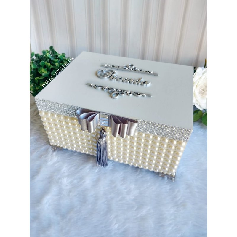 Aplicações de Metal e Pedrarias: Brilho e Luxo - inspiração 1