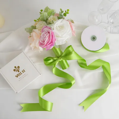 Rosá de Cetim Enrolado: Simples e Sofisticado - inspiração 1