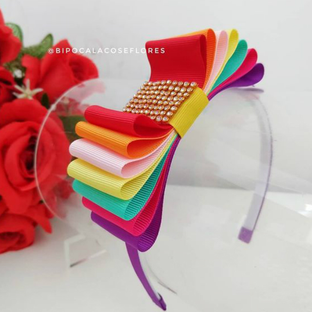 Flor de Cetim com Miolo de Pérolas: Detalhes que Encantam - inspiração 1