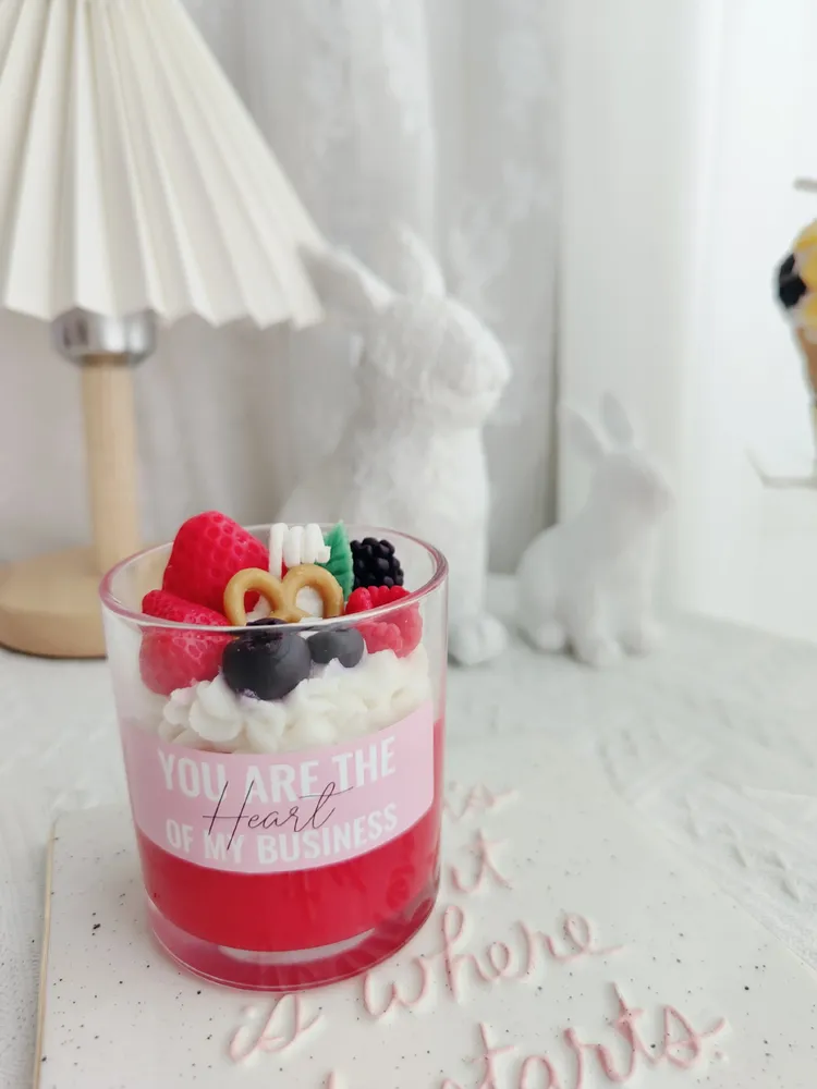 Minimalismo Doce: Velas Discretas com Toques de Sobremesa - inspiração 1