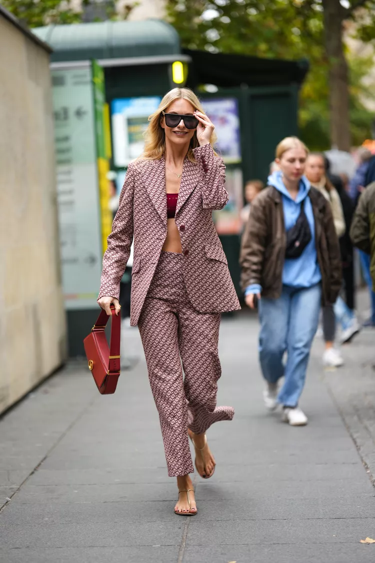 Sandálias Metalizadas: Do Casual ao Sofisticado - inspiração 2