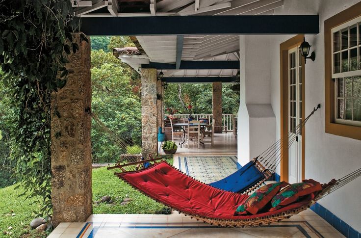 Cantinhos de Conforto: Mesinhas e Poltronas Para Apoio - inspiração 1