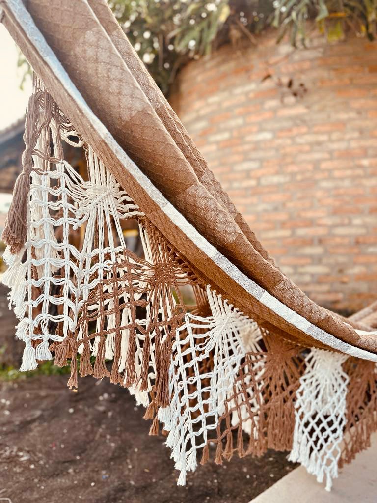 A Arte de Prender: Soluções Seguras para Pendurar Sua Rede - inspiração 1