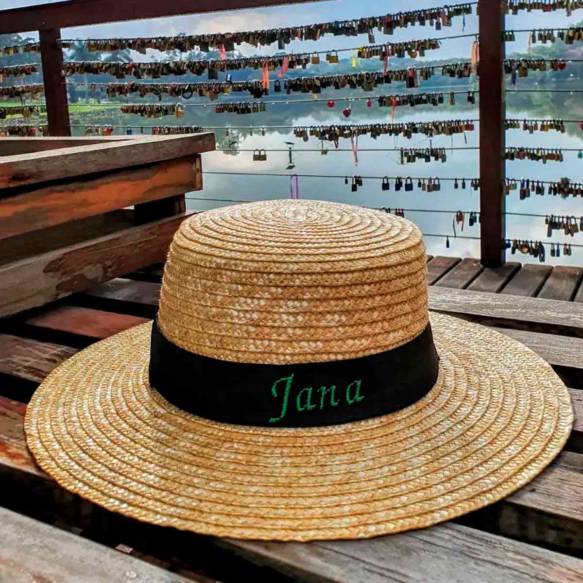 Combinando Cores e Estampas: Criando Looks Incríveis com Seu Chapéu - inspiração 1