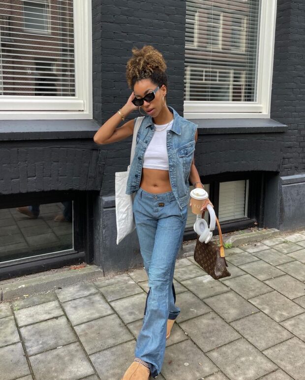 O Charme do Contraste: Colete Jeans com Blusas de Renda e Tricot Leve - inspiração 1