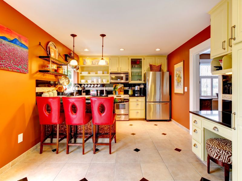 A Arte de Combinar: Harmonizando Cores Quentes com Elementos Neutros - inspiração 1