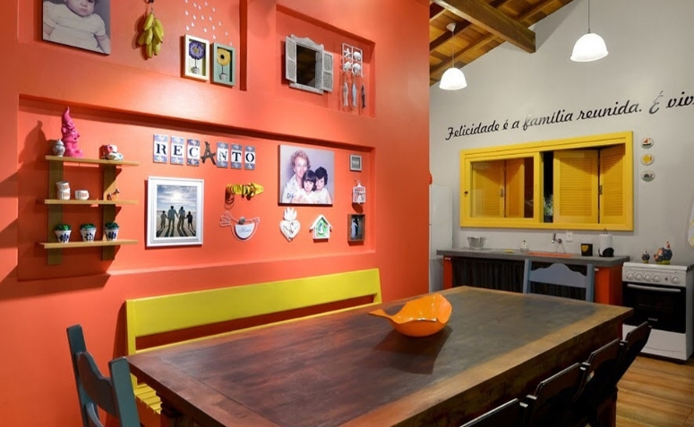 A Arte de Combinar: Harmonizando Cores Quentes com Elementos Neutros - inspiração 2