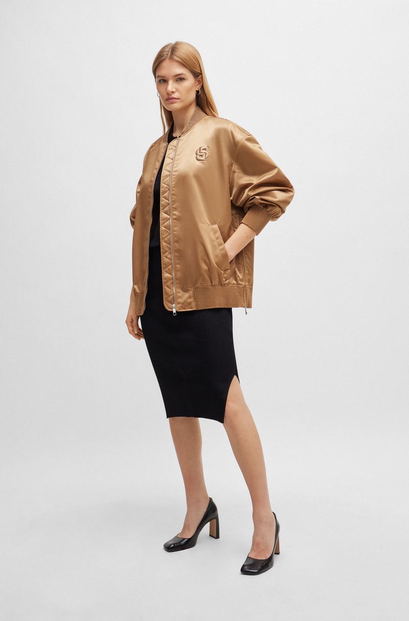 Jaqueta Bomber de Cetim Bordada: A Peça Statement do Momento - inspiração 2