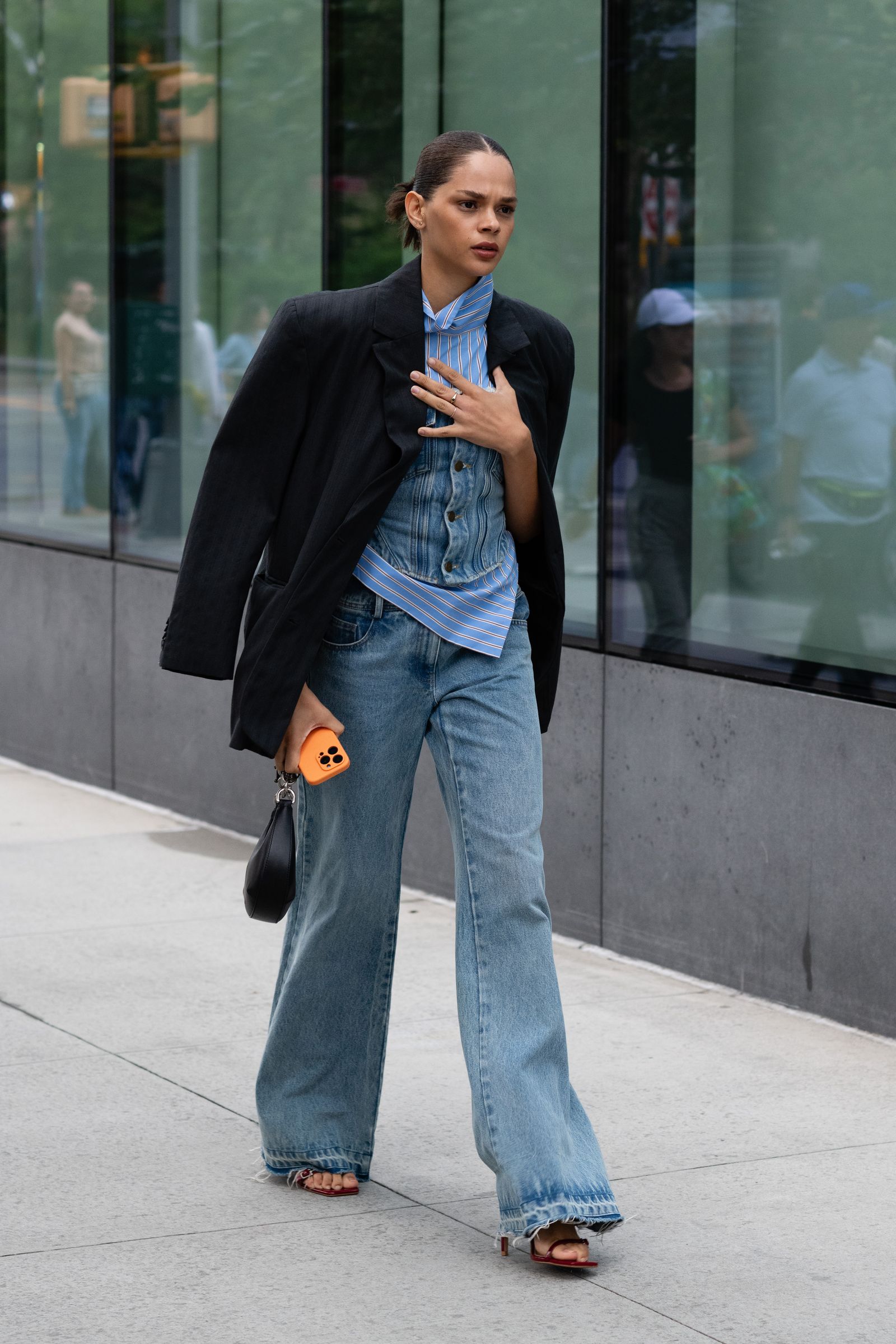 Toques de Estilo: Acessórios Que Elevam o All Denim - inspiração 2