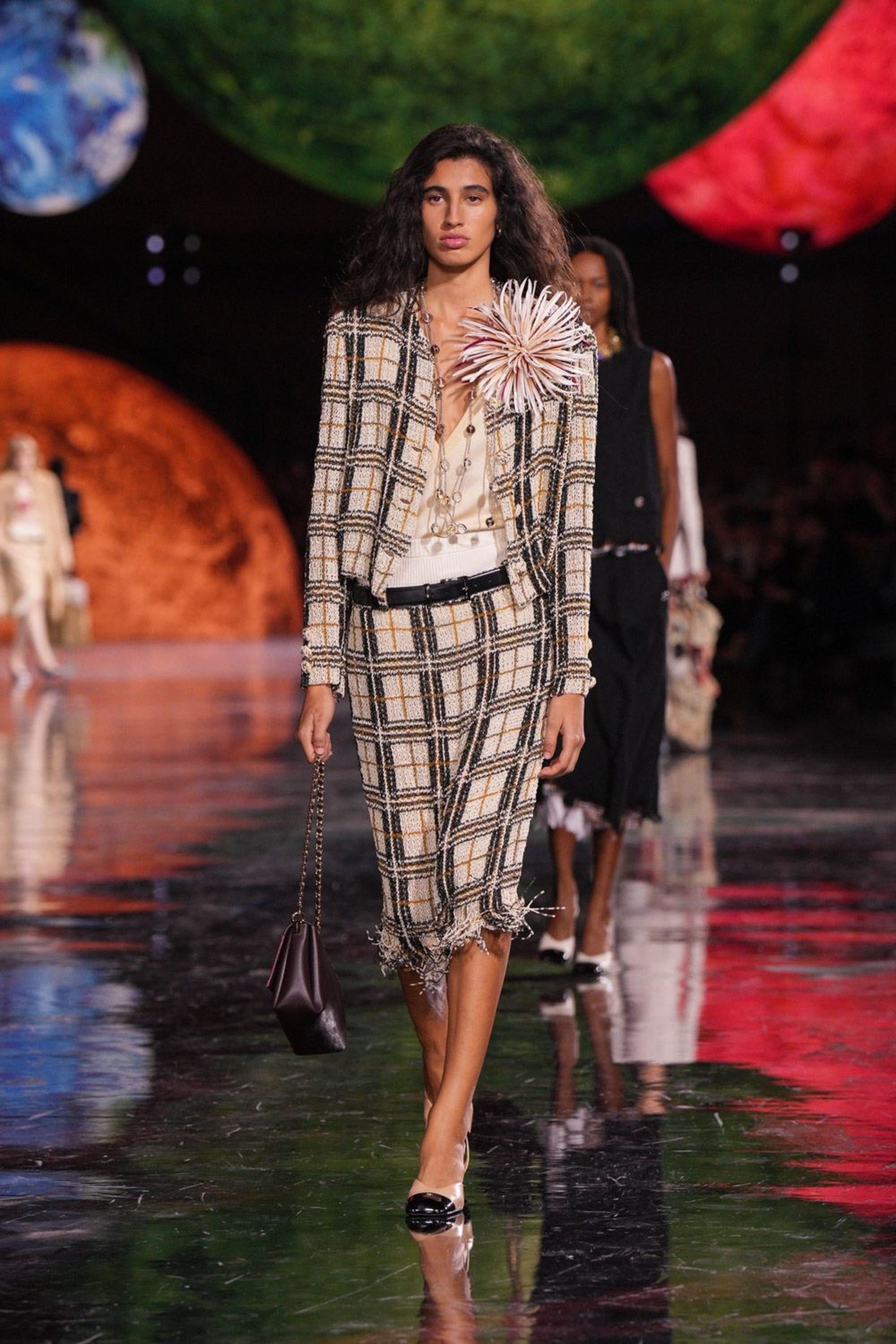 Do Casual ao Formal: Adaptando o Sapato Chanel a Cada Ocasião - inspiração 2