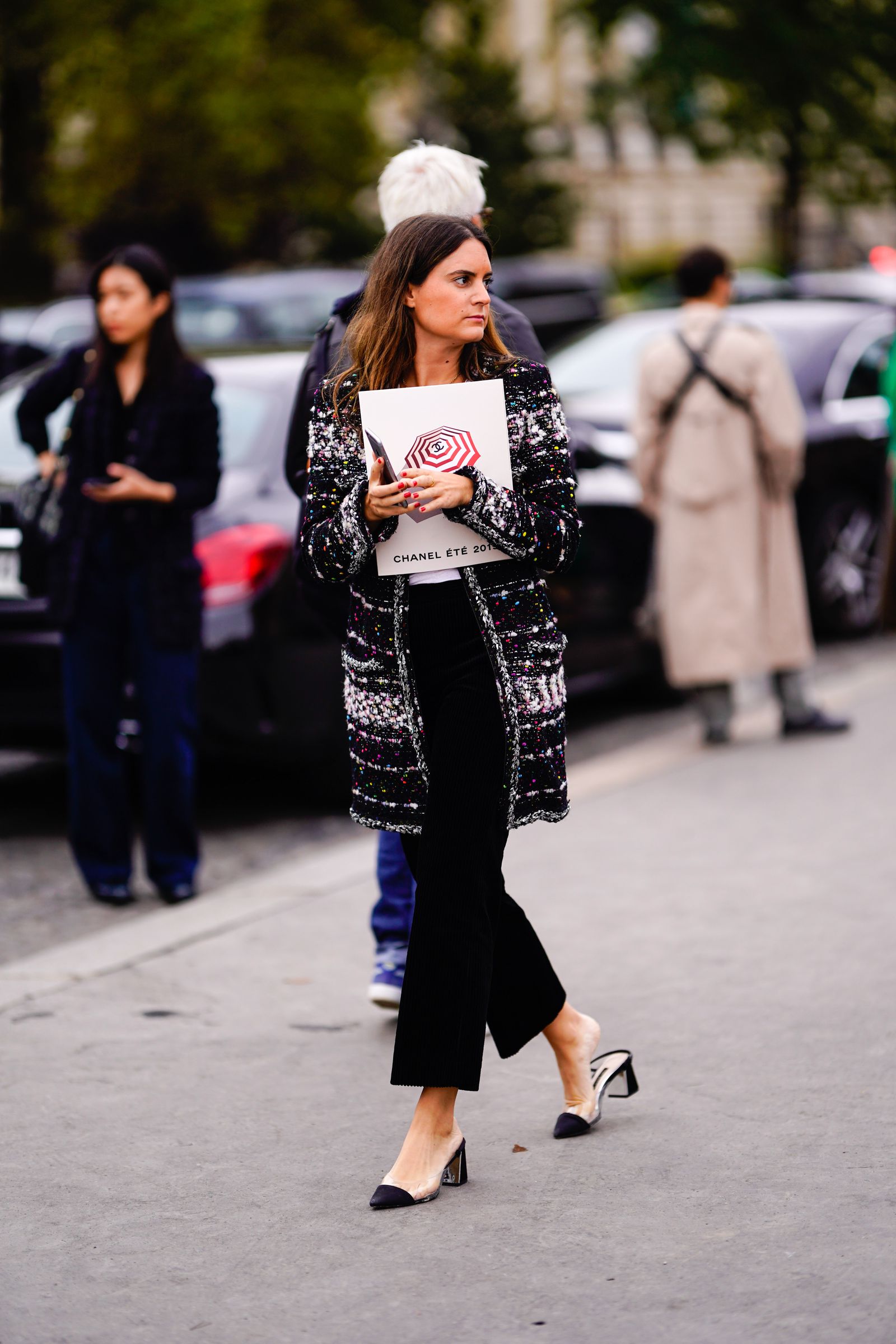 O Toque Final: Acessórios que Elevam o Visual com Sapatos Chanel - inspiração 1