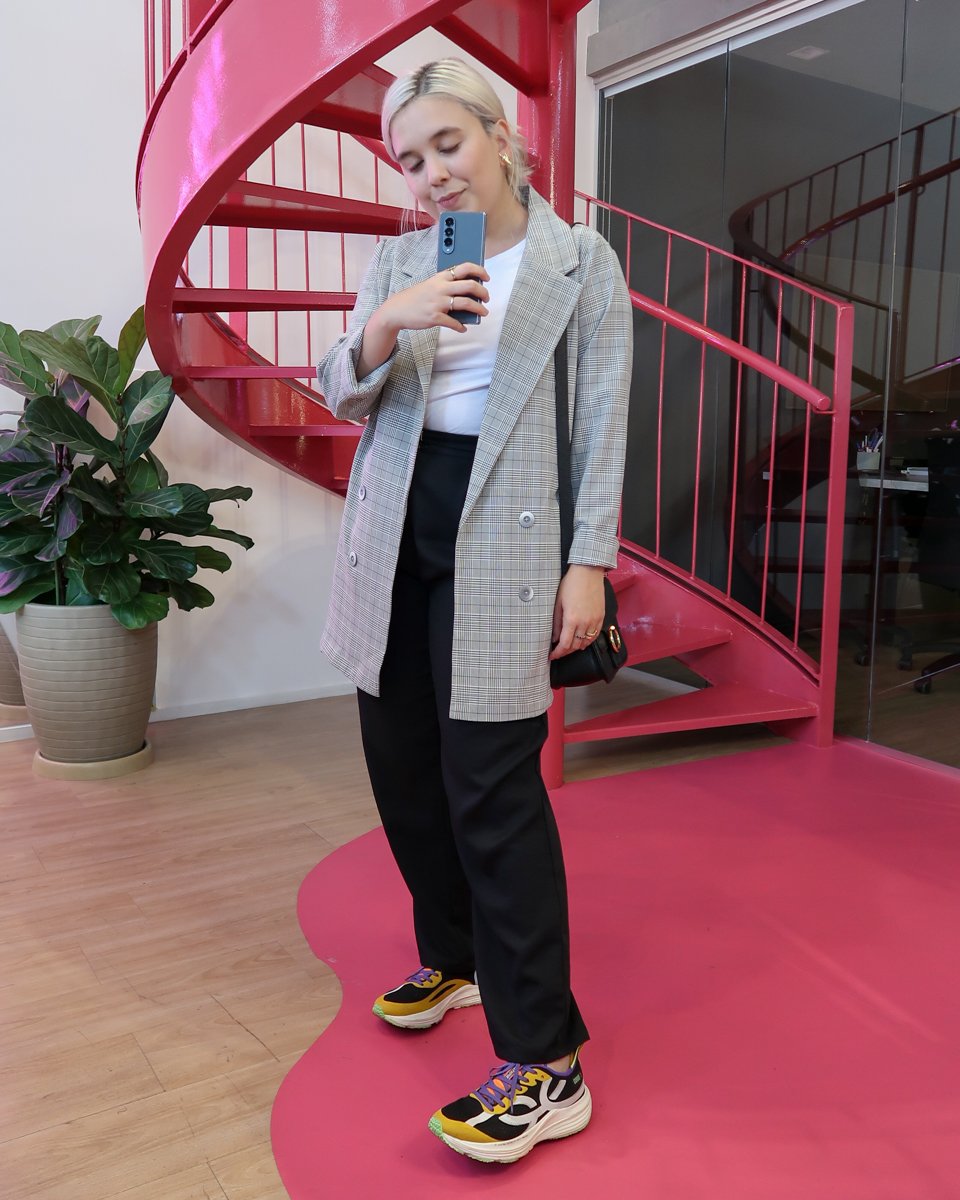 Tênis com Jeans: O Clássico que Nunca Falha - inspiração 1