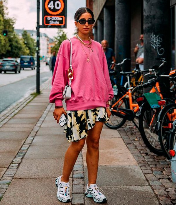 Looks Monocromáticos: Elegância Discreta com Tênis - inspiração 1