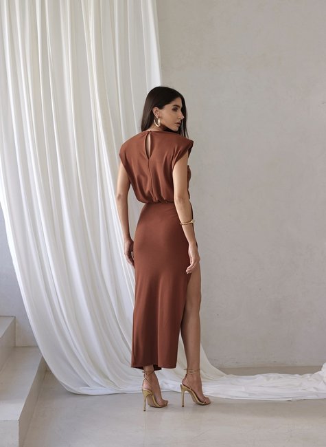 Sapatos para acompanhar: A base do seu look com fenda - inspiração 1