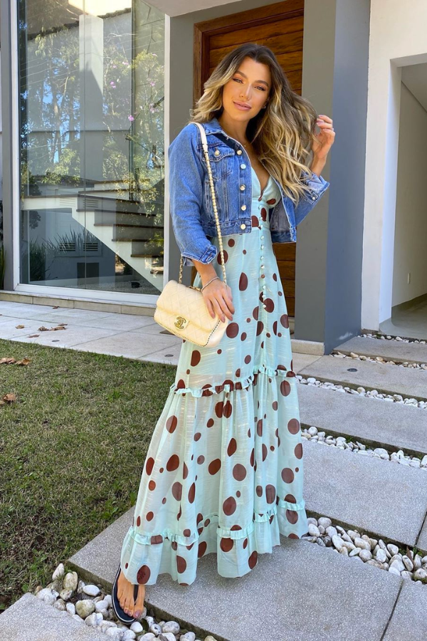 Aberturas e Rasgos: Como Usar a Jaqueta Jeans com Modernidade - inspiração 2