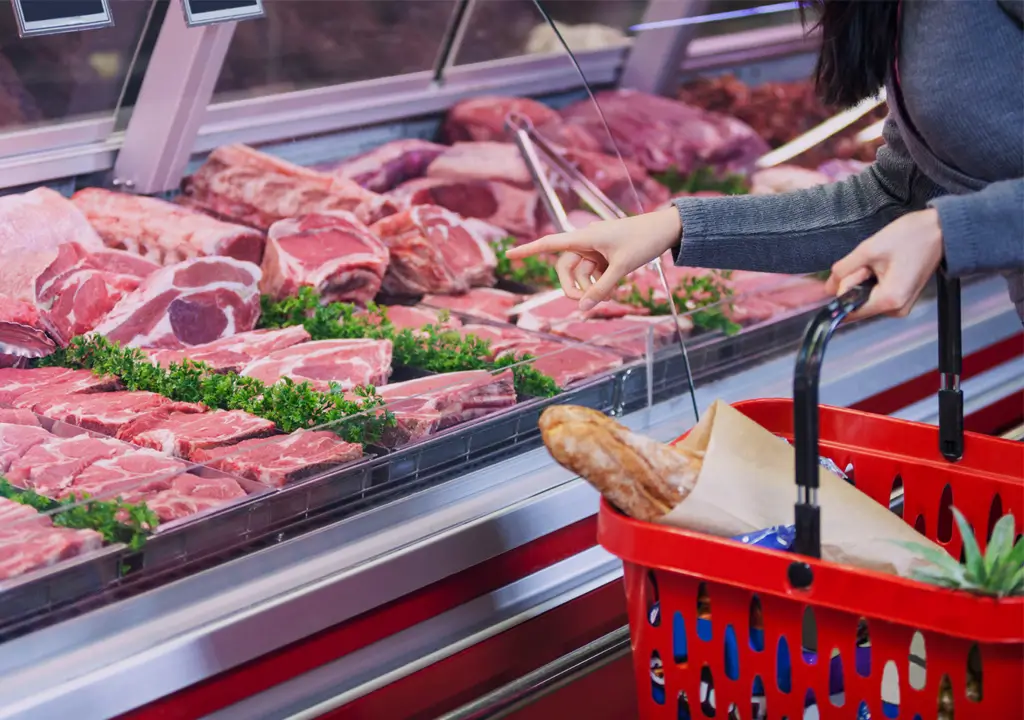 Saiba Identificar a Qualidade do Peixe Fresco: Olhos brilhantes, guelras vermelhas e escamas firmes são sinais de frescor. Peixe fresco dura mais e evita desperdício. - inspiração 2