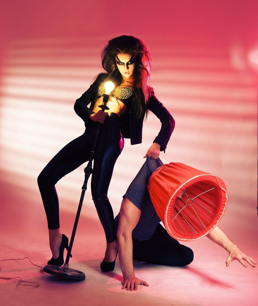 Maquiagem Impactante: Olhos Dramáticos e Lábios Ousados - inspiração 1