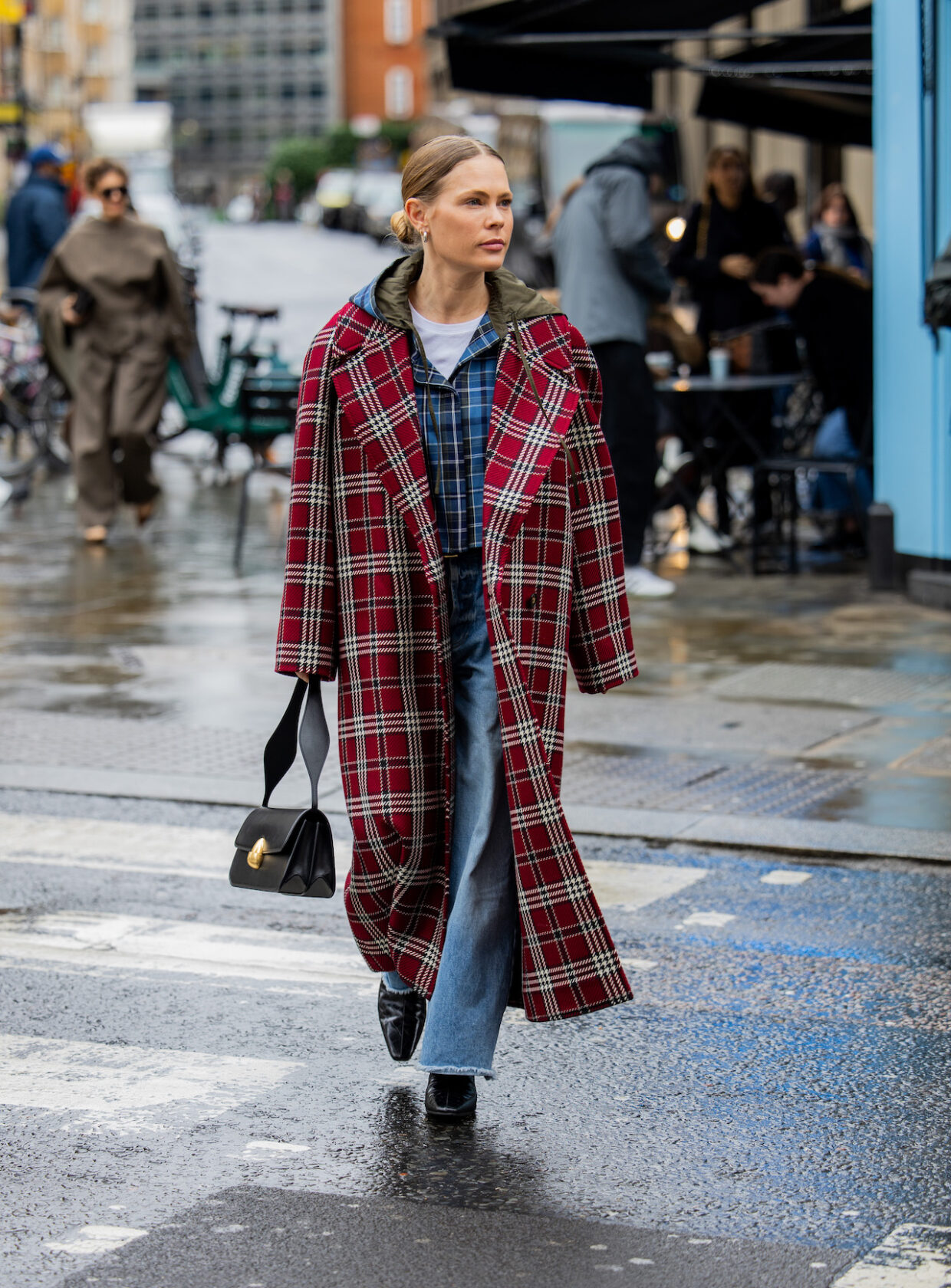 A Jaqueta Jeans Oversized: O Coringa do Grunge Moderno - inspiração 2