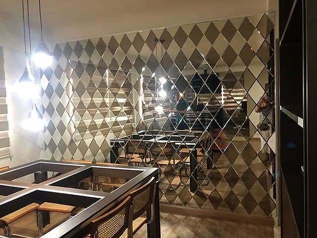 Espelhos Bisotados como Peça Central: Criando um Ponto Focal Impressionante - inspiração 1