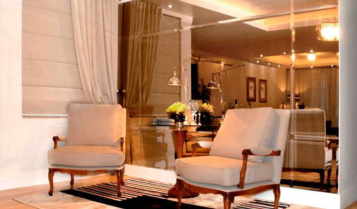 Combinações Harmoniosas: Integrando Espelhos Bisotados com Outros Elementos Decorativos - inspiração 1