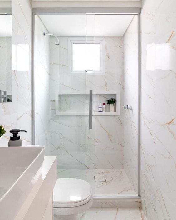 O Ousado Marquina: Contraste e Personalidade para Banheiros - inspiração 1