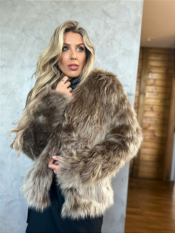 A Magia dos Vestidos e Saias com Casaco de Pelo Sintético - inspiração 2