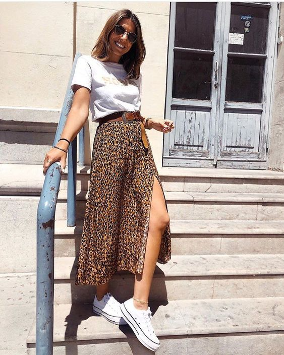 Sensualidade Moderna: Tênis Cano Alto de Couro com Saia Lápis - inspiração 2