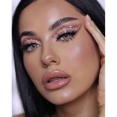 O que é o brilho holográfico e por que ele conquistou a moda? - inspiração 1