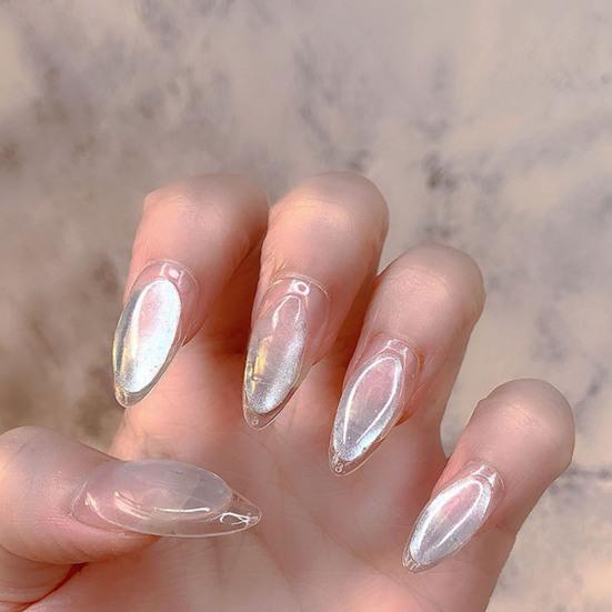 A ousadia do holográfico nos calçados: tênis e saltos que roubam a cena. - inspiração 2