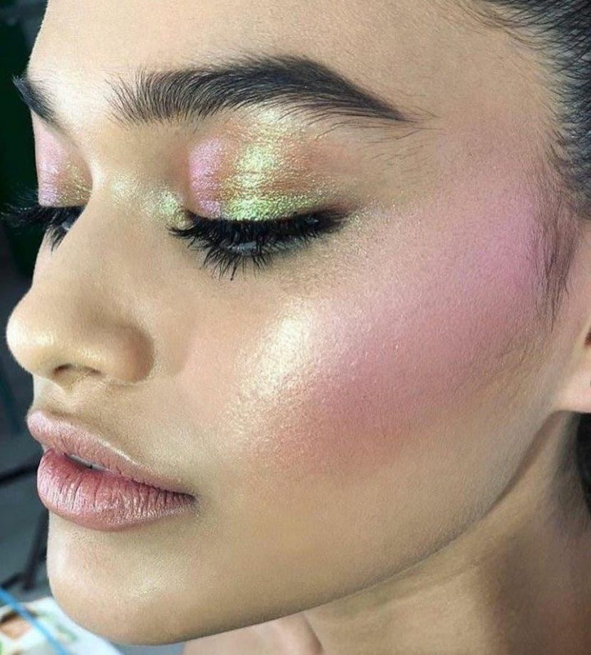 Bolsas e acessórios: o toque de futurismo e sofisticação. - inspiração 2