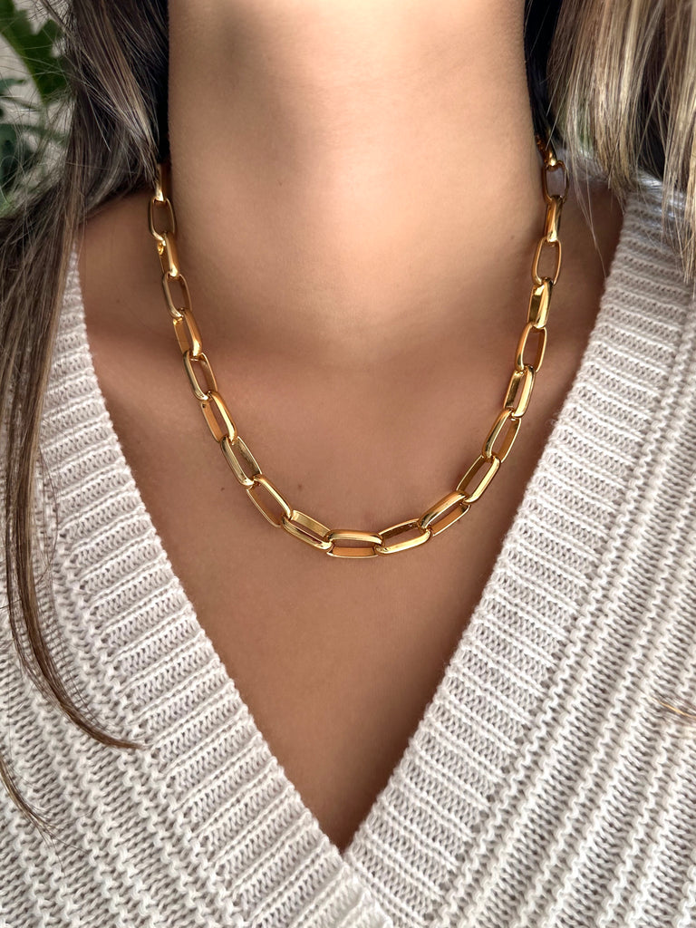 Elos Grandes e Correntes Finas: O Contraste Que Transforma o Visual - inspiração 1