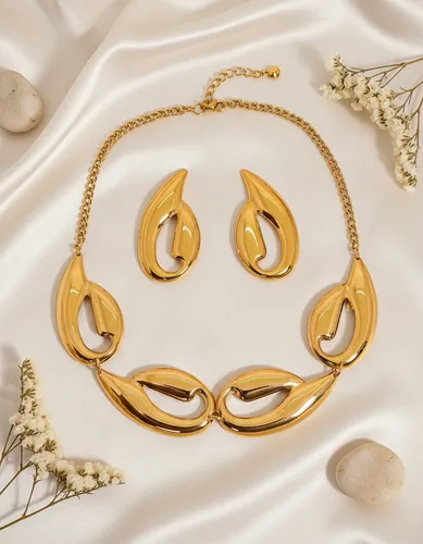 Elos Grandes e Pedrarias: Um Duelo de Brilho e Textura - inspiração 1