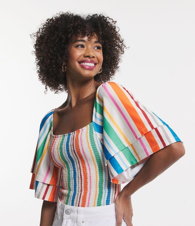 Tecidos leves e fluídos: A alma das peças listradas de verão - inspiração 2