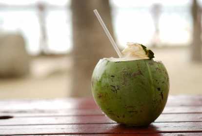 benefícios água de coco