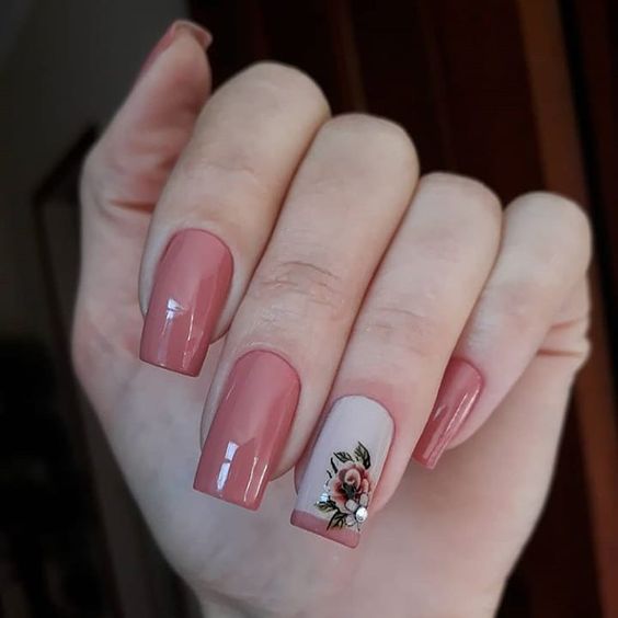 Unhas delicadas curtas vs. longas