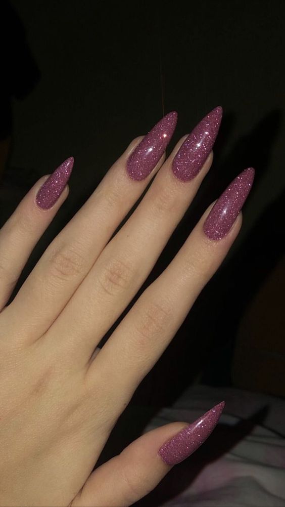 Unhas delicadas e naturais