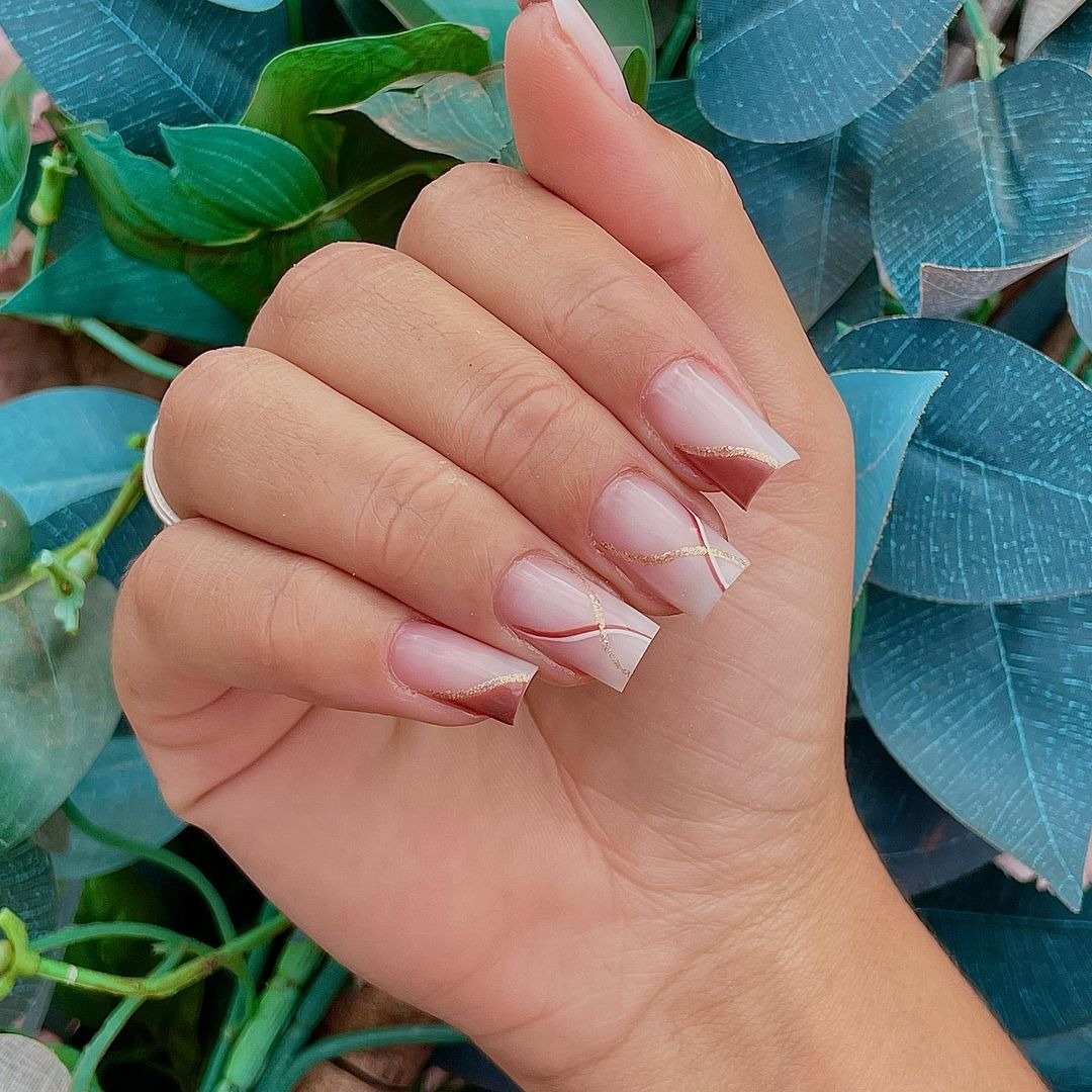 Cores de esmalte para unhas delicadas (nude, pastéis)