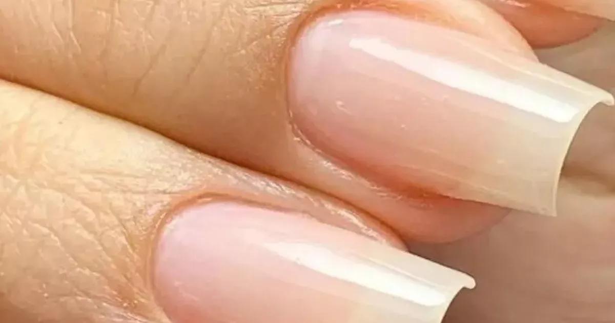Unhas delicadas curtas vs. longas
