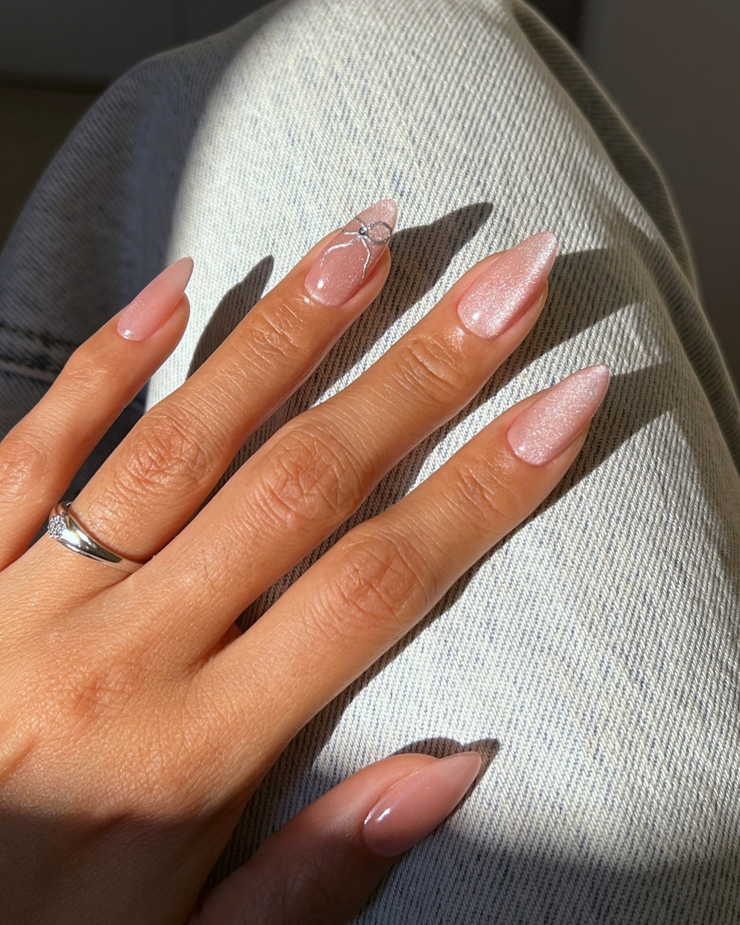 Unhas delicadas curtas vs. longas