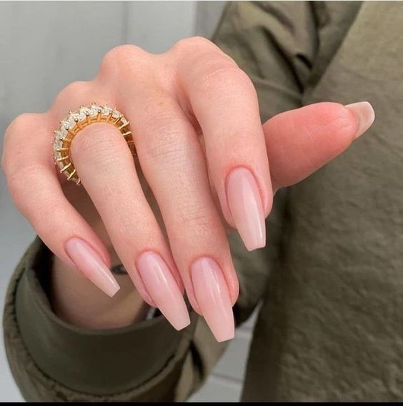 Unhas delicadas para ocasiões especiais
