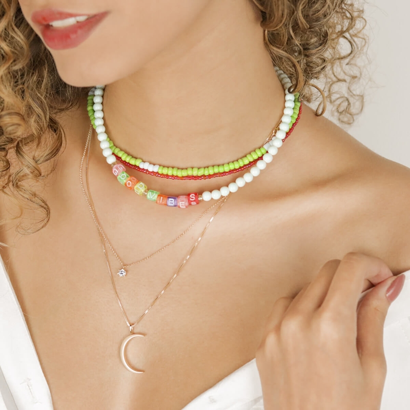 Artesanato com bijuterias de miçangas modernas