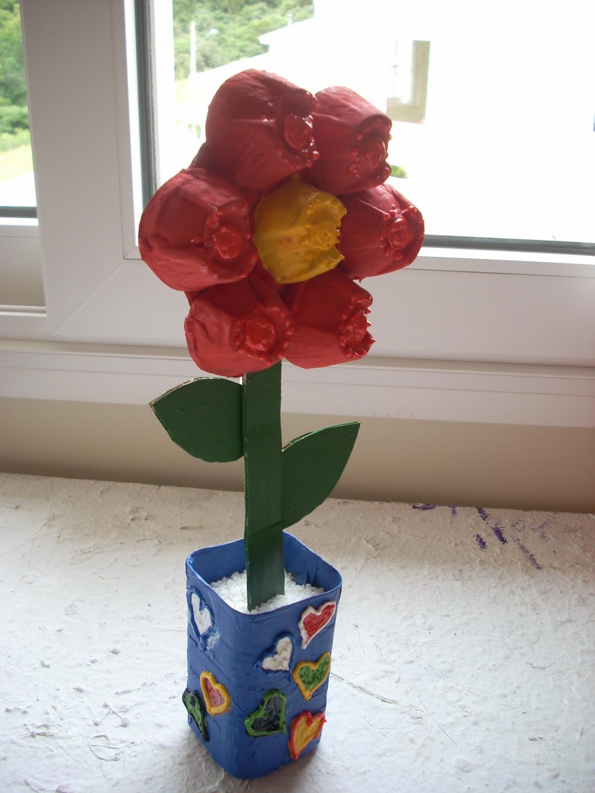 como reutilizar caixa de ovo para artesanato