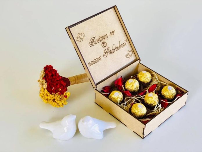 o que colocar na caixa para padrinhos