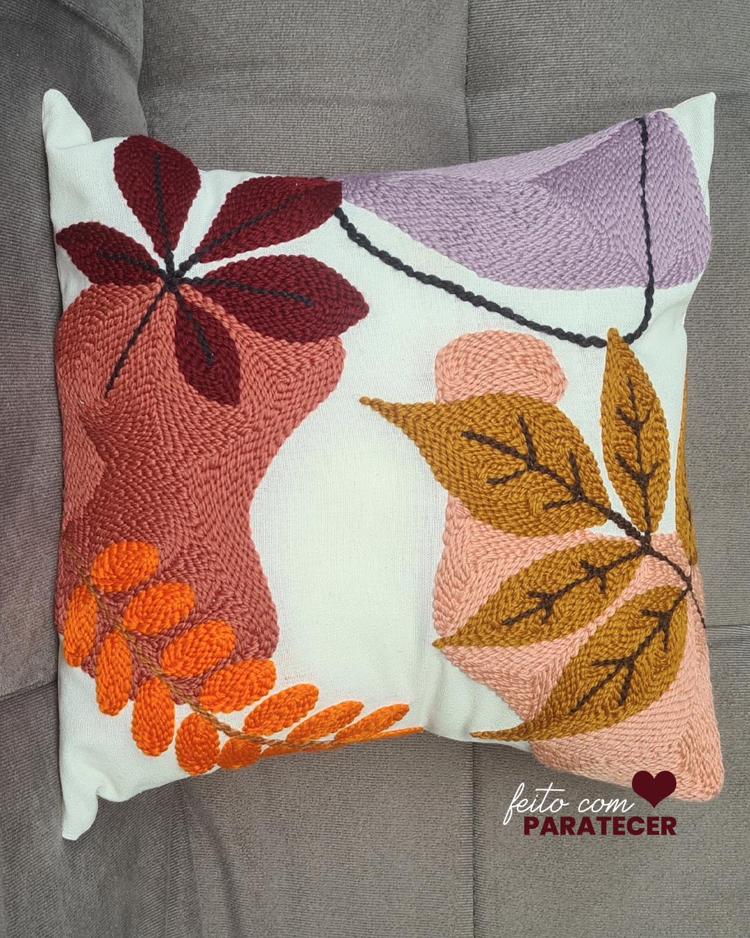 Artesanato com capas de almofada pintadas à mão