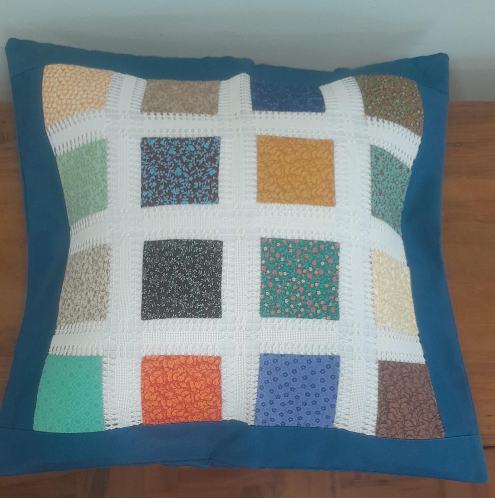 DIY capa de almofada pintada à mão