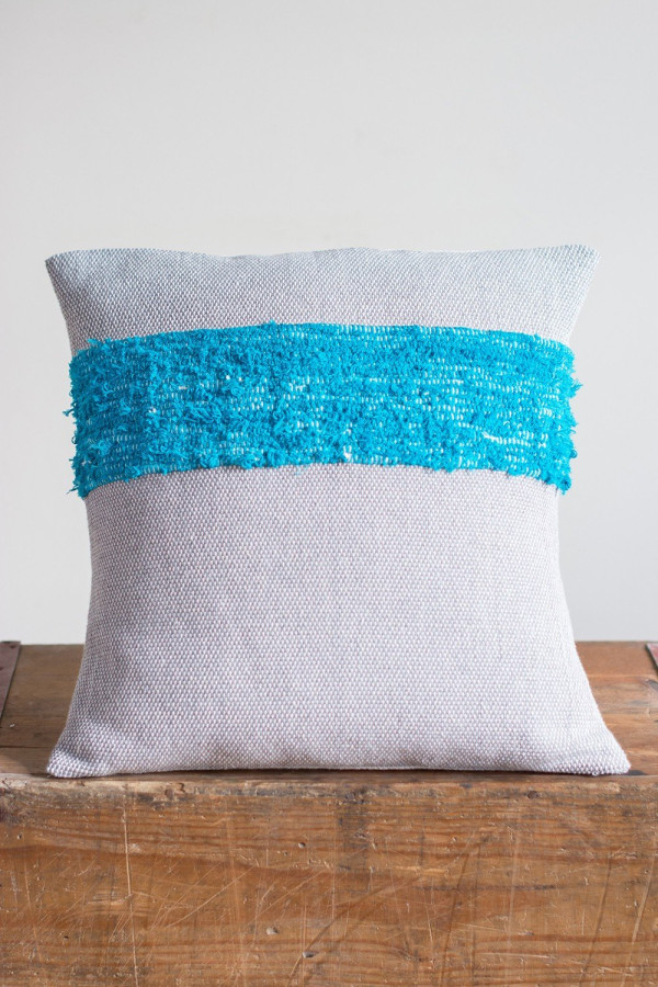 Artesanato com capas de almofada pintadas à mão