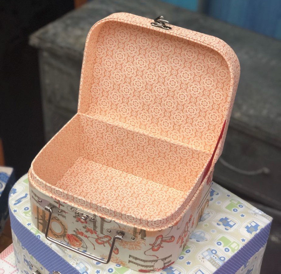 Técnicas Avançadas de Cartonagem: Acabamento Perfeito e Coifas Precisas