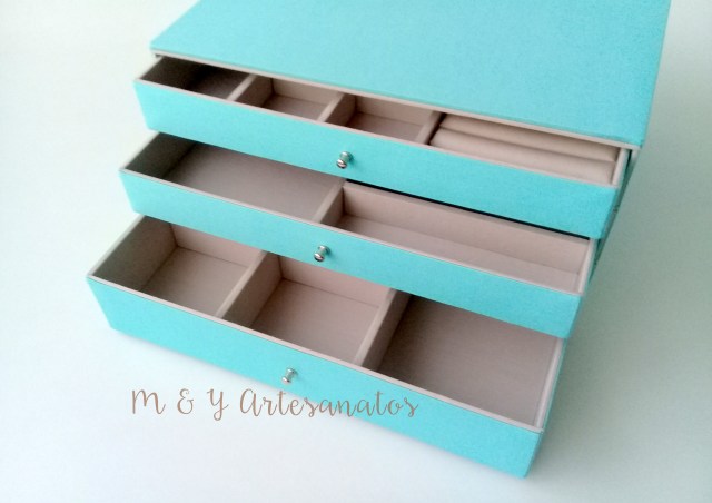 Dominando as Técnicas de Acabamento em Cartonagem para Porta-Joias