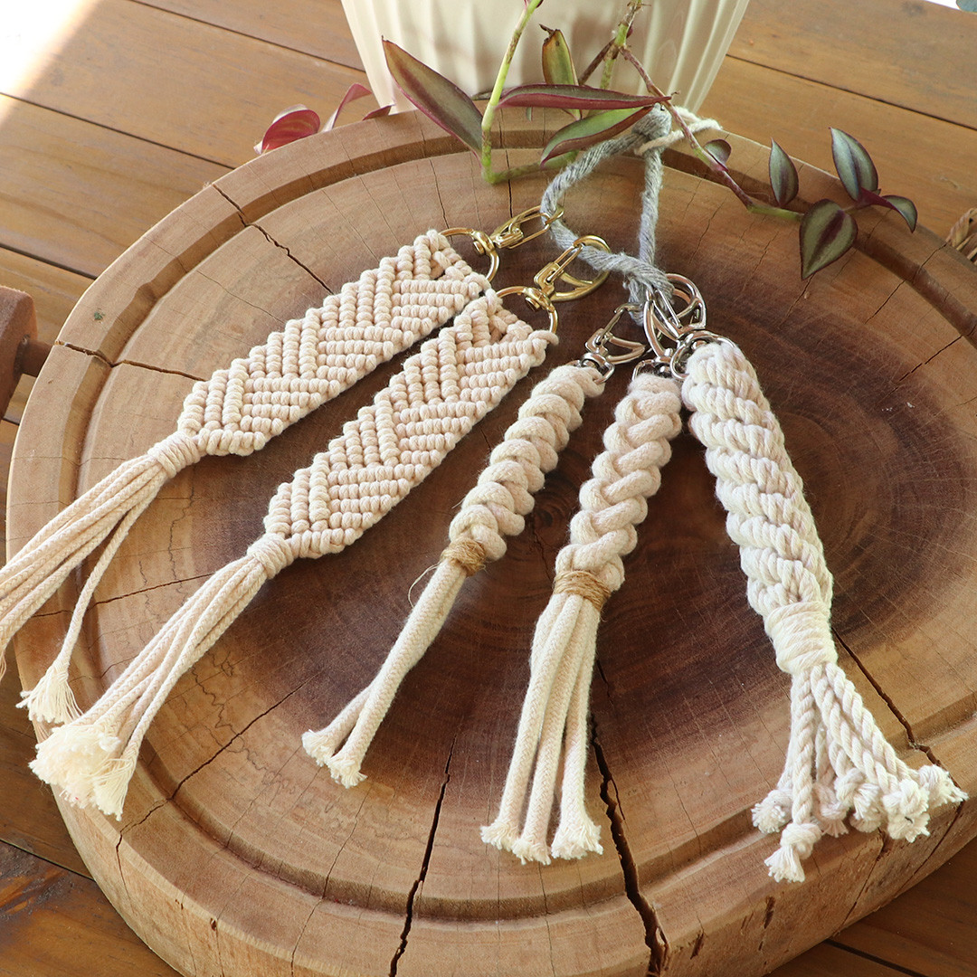 Como Fazer Chaveiro de Macramê com Nome Personalizado