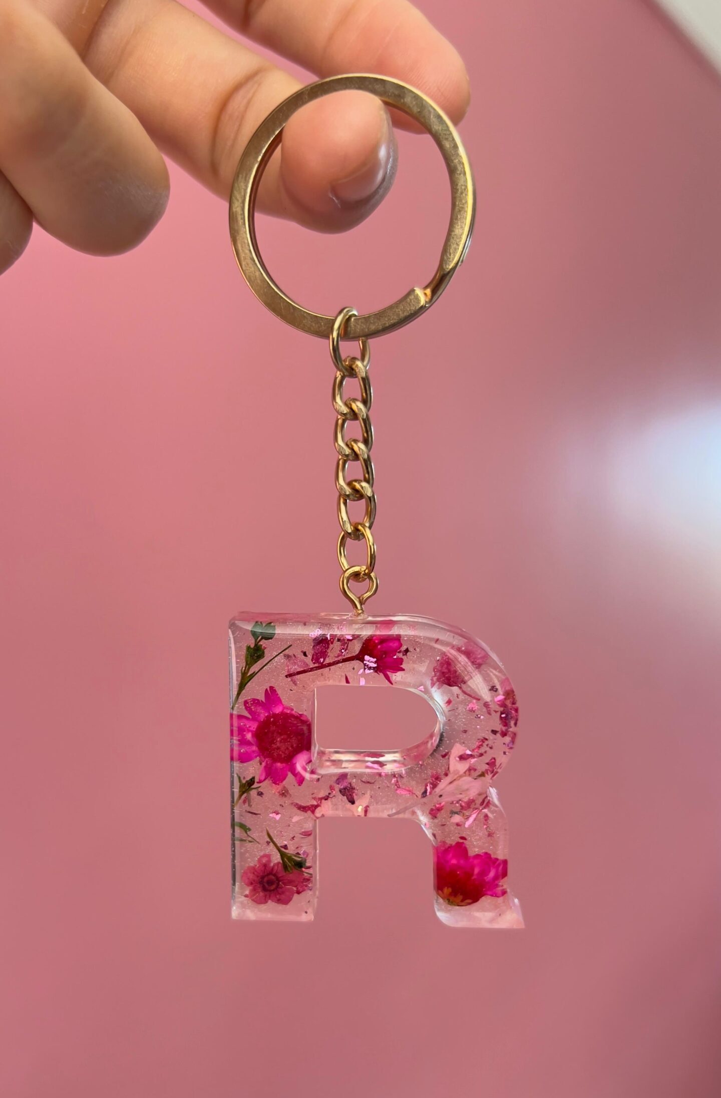 artesanato com chaveiro de letra epóxi